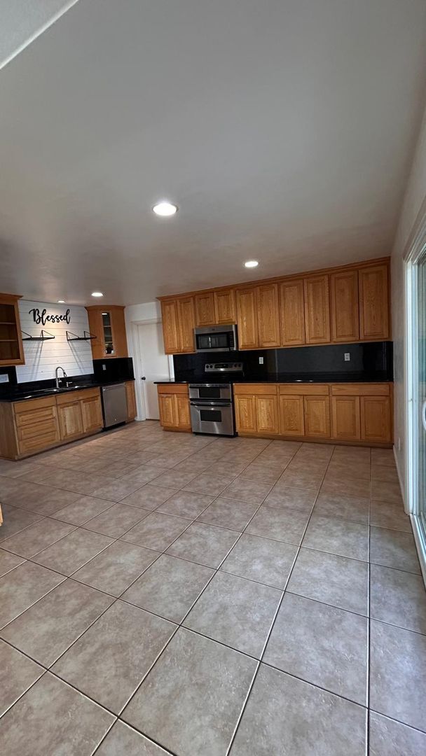 Building Photo - Beautiful and Spacious 3 Bedroom, 2 Bath Home! $3,800 Move In Ready!