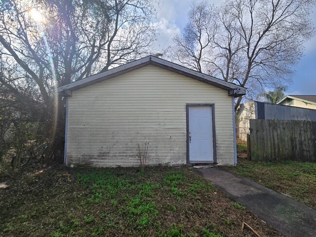 Building Photo - 4114 N Robertson St