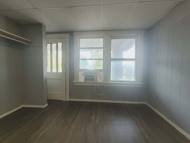 Building Photo - 424 1/2 N Wheeler Ave