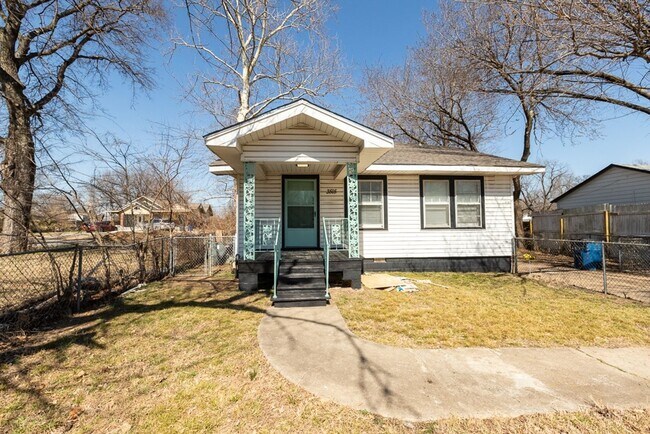 Building Photo - 3515 E King Pl