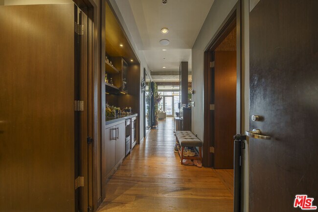 Building Photo - 1100 S Hope St