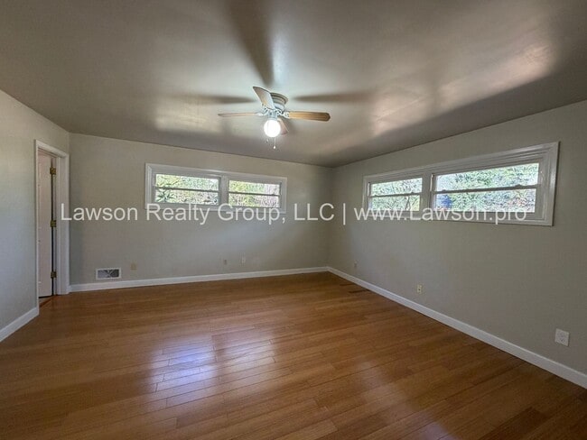 Building Photo - Beautiful Mid Century Modern Grandin Road Home