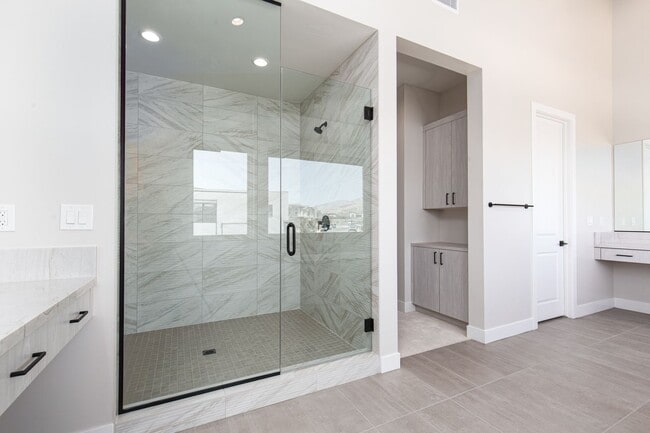 Building Photo - Stunning modern luxury home located in prestigious guard-gated Summerlin community of Ascension