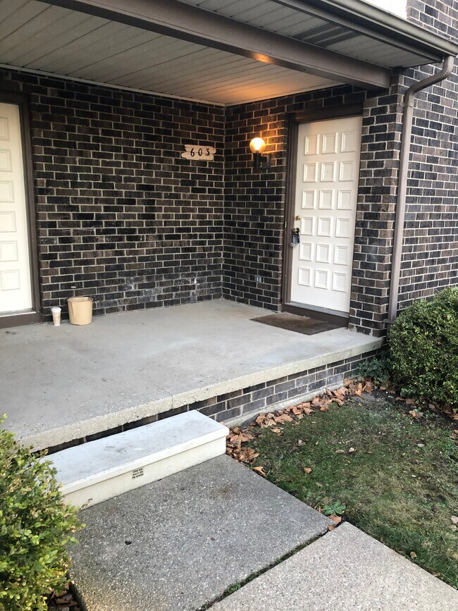 Front Patio - 603 Woodingham Dr