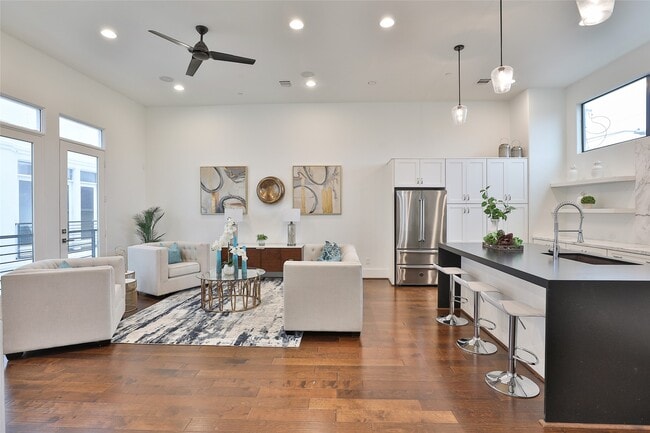 Building Photo - 4527 Graustark St