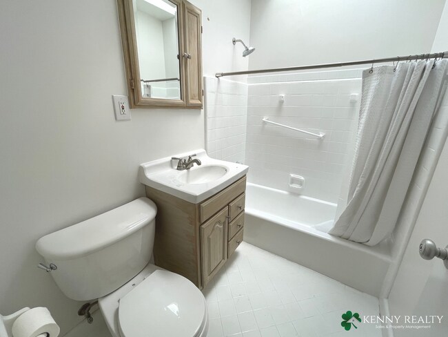 Building Photo - Three Bedroom Home with Lots of Common Area in Sunshine Gardens in SSF