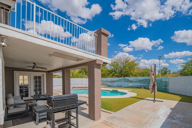 Building Photo - 10615 N 63rd Dr