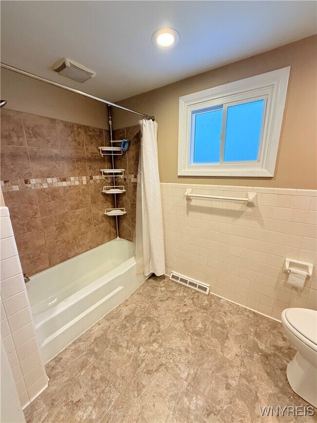 Building Photo - 79 E Toulon Dr