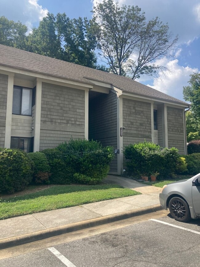 Building Photo - 1502 Benjamin Pkwy