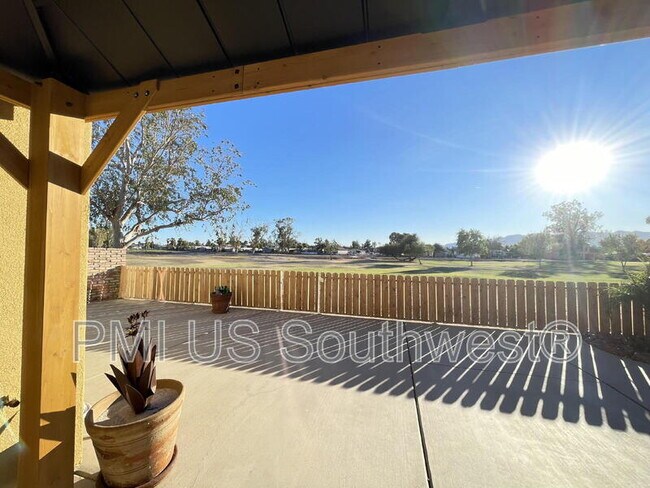 Building Photo - 2549 Country Club Dr