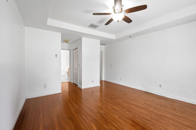 Building Photo - 1671 SW Mackey Ave