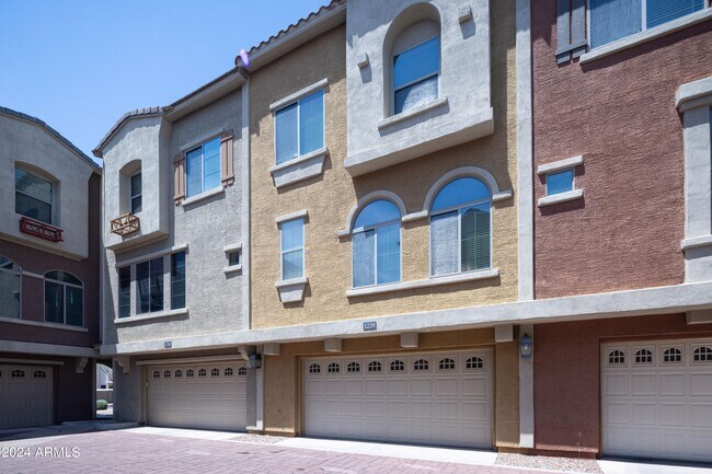 Building Photo - 240 W Juniper Ave