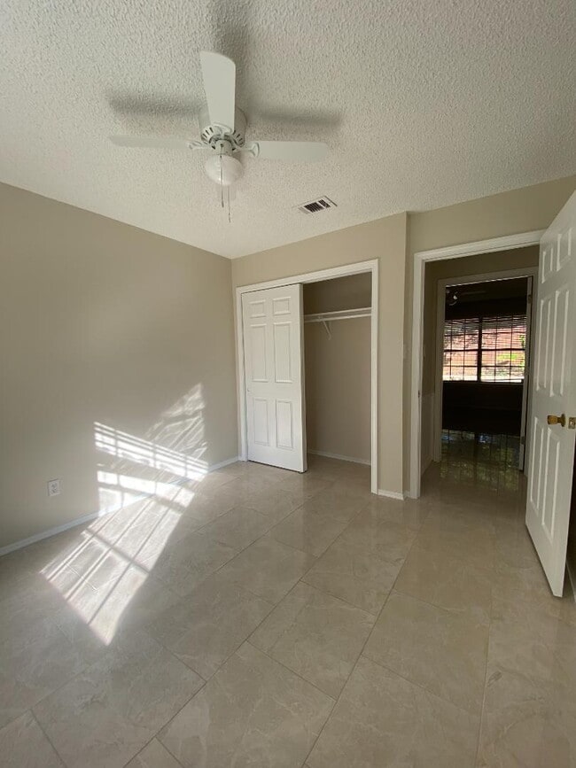 Building Photo - 4702 Jade St