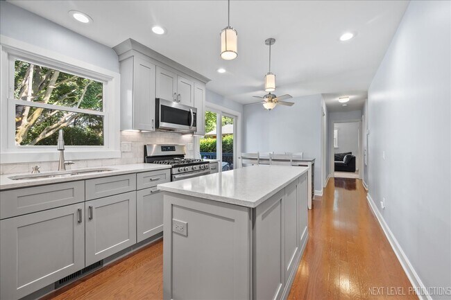 Building Photo - 747 Cheever Ave