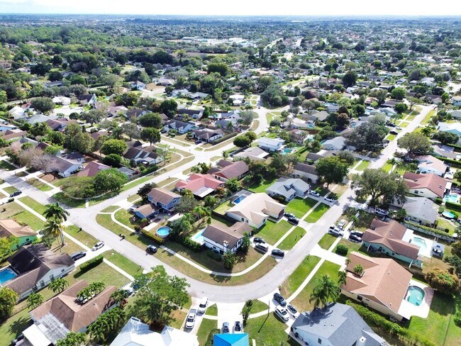 Building Photo - 760 Windtree Way