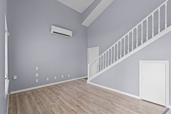 Building Photo - Charming Conway Loft Home – Quiet Country Living!