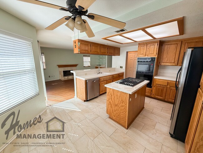 Building Photo - Homes Management - Escondido Home