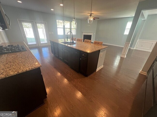 Building Photo - 165 Craines View