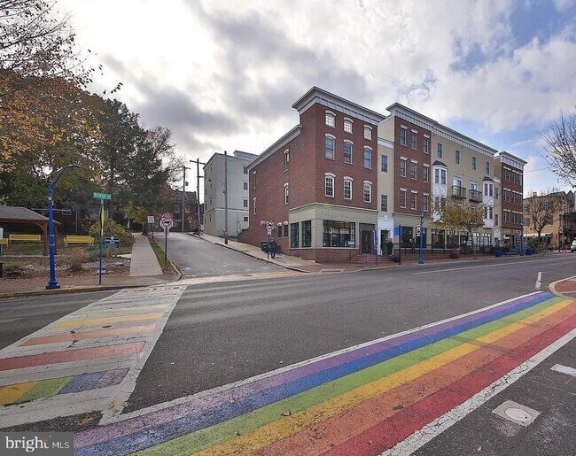 Building Photo - 136 Bridge St