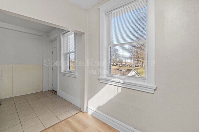 Building Photo - 4102 California Ave