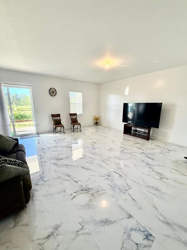 Building Photo - 12220 SW 44th Ct