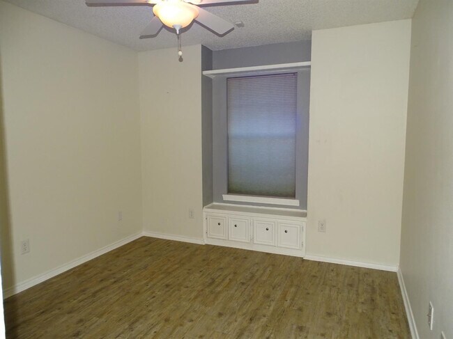 Building Photo - 5738 94th St