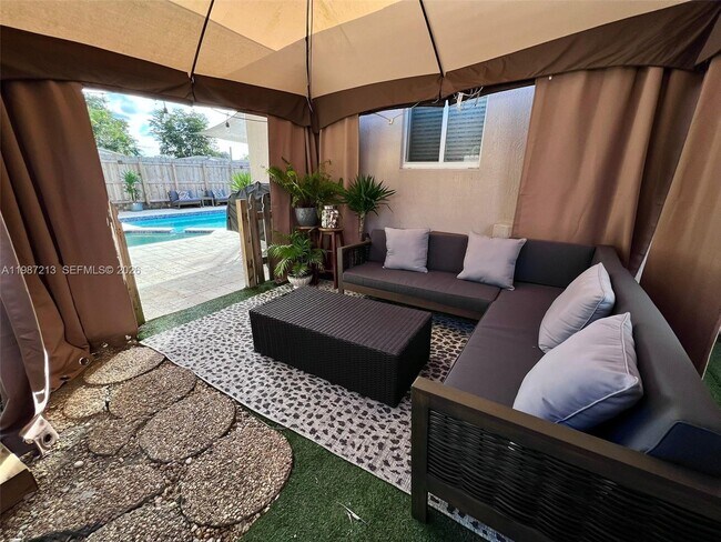 Building Photo - 2040 NE 183rd St