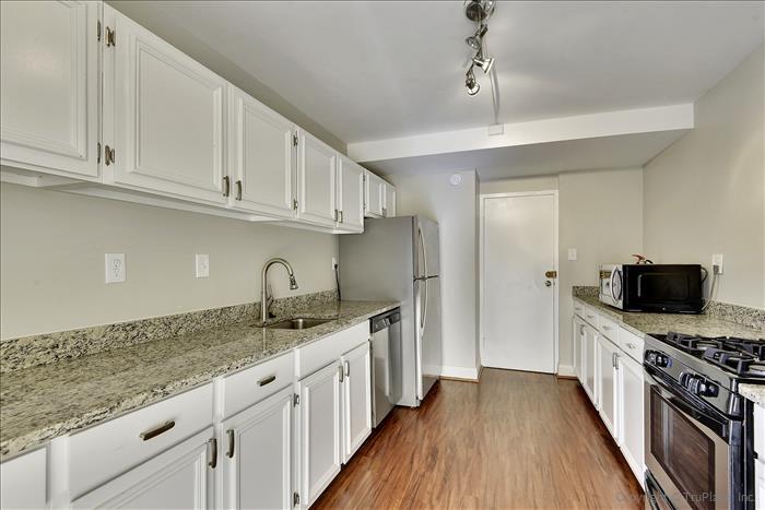 Building Photo - 1300 Army Navy Dr
