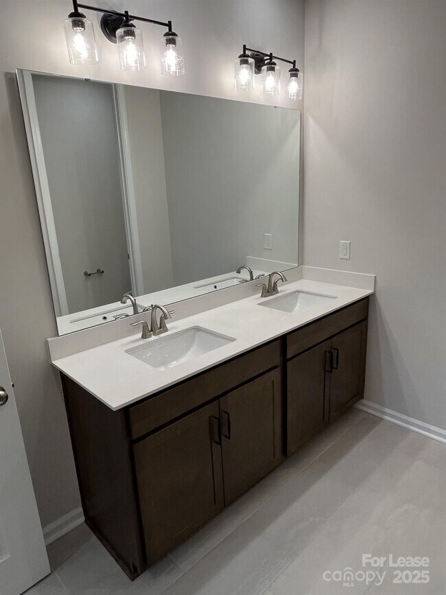 Building Photo - 3159 Hutton Gdns Ln