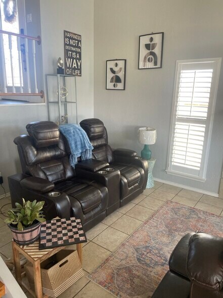 Building Photo - 204 Yaupon Dr