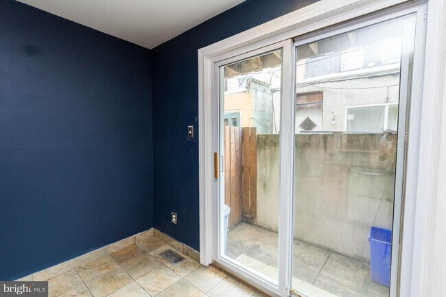 Building Photo - 113 Mountain St