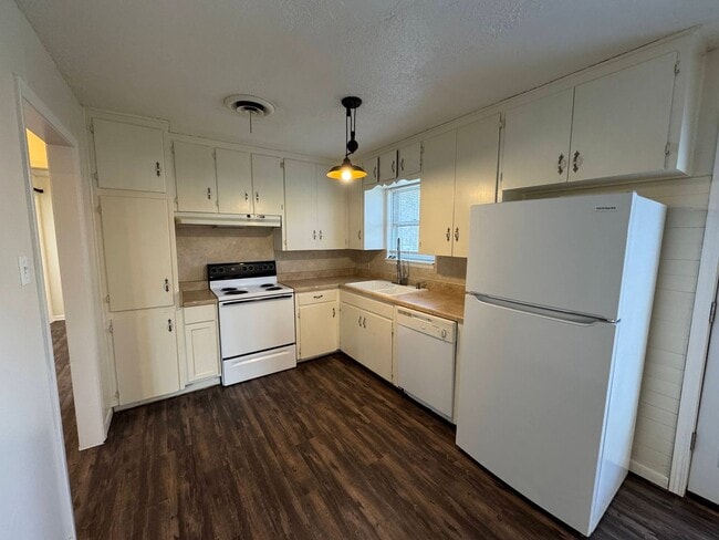 Building Photo - 1302 S 23rd St