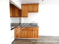 Building Photo - 1749 E 10th St