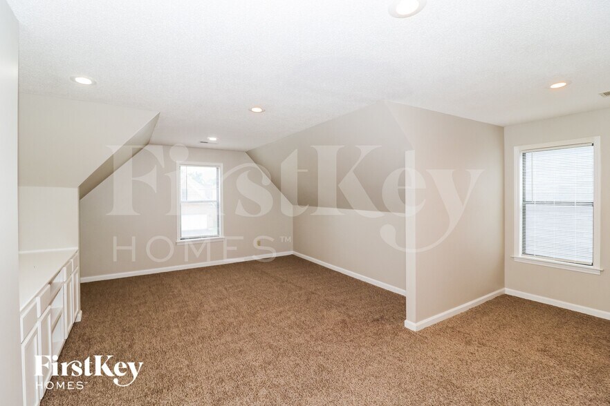 Building Photo - 7996 Jills Creek Dr