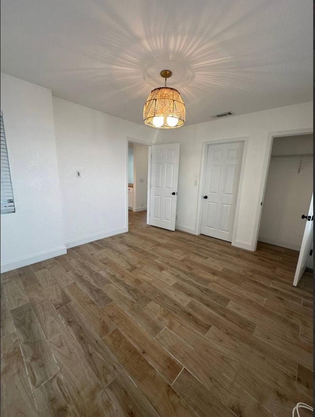 Building Photo - 4390 Maple St NE