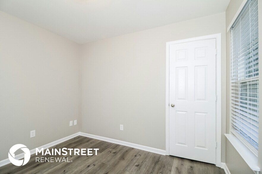 Building Photo - 556 Lakeside Valley Dr