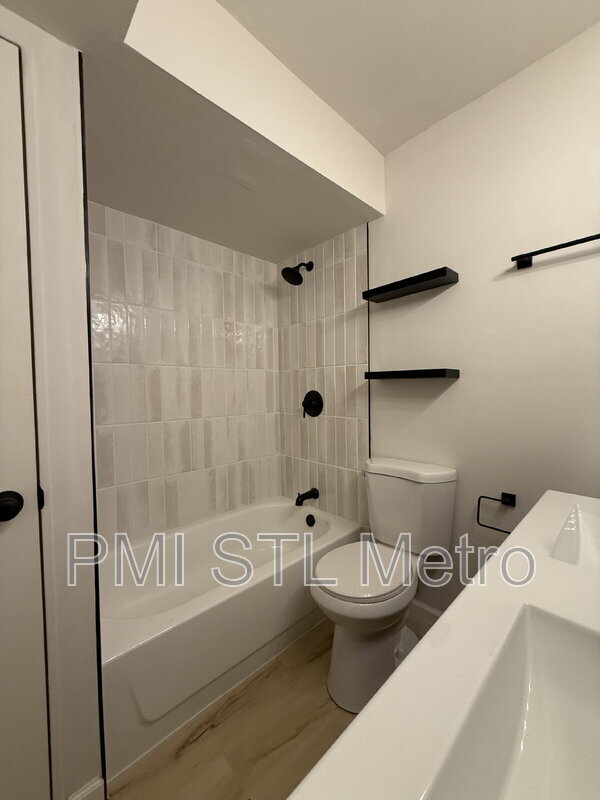 Building Photo - 2512 Dukeland Dr