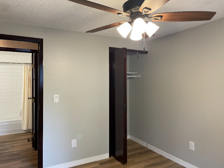 Building Photo - 5704 Duquesne Pl