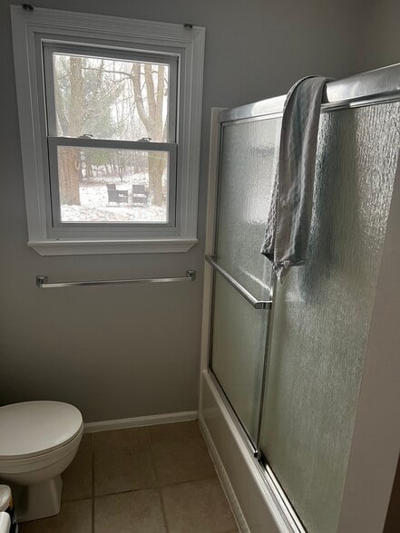 Building Photo - 801 Oakland Dr