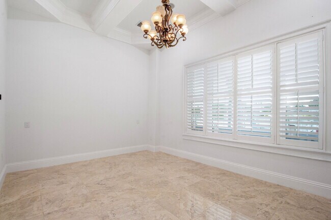 Building Photo - 4/3 Stunning Waterfront home in the heart of Clearwater Beach!