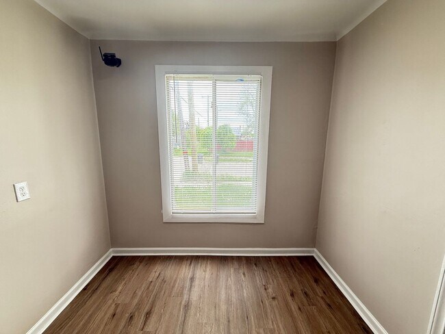 Building Photo - Fully Renovated 3-Bedroom Home – Move-In R...