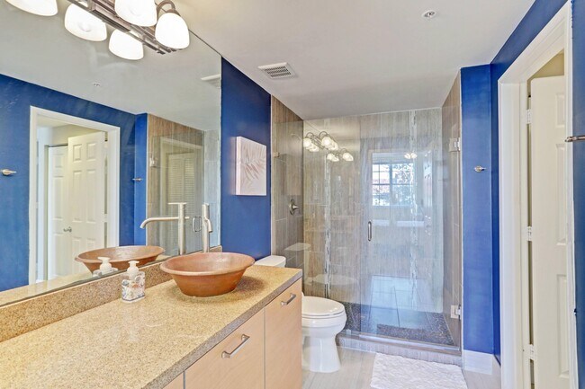 Building Photo - 630 S Sapodilla Ave