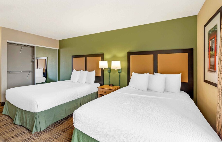 Building Photo - Furnished Studio-Chicago - Naperville - East