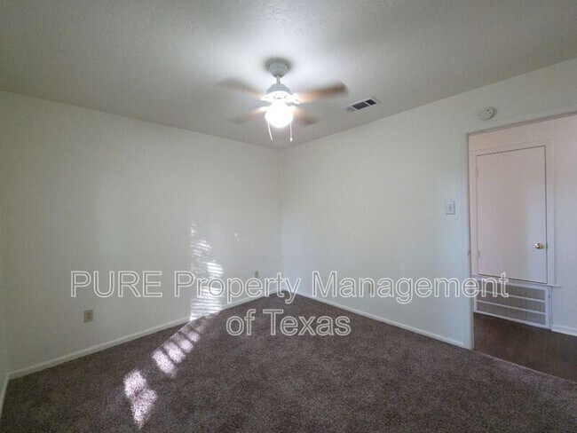Building Photo - 304 McClendon Dr