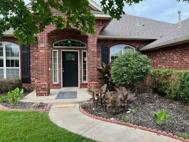 Building Photo - 19136 Cottonwood Ct