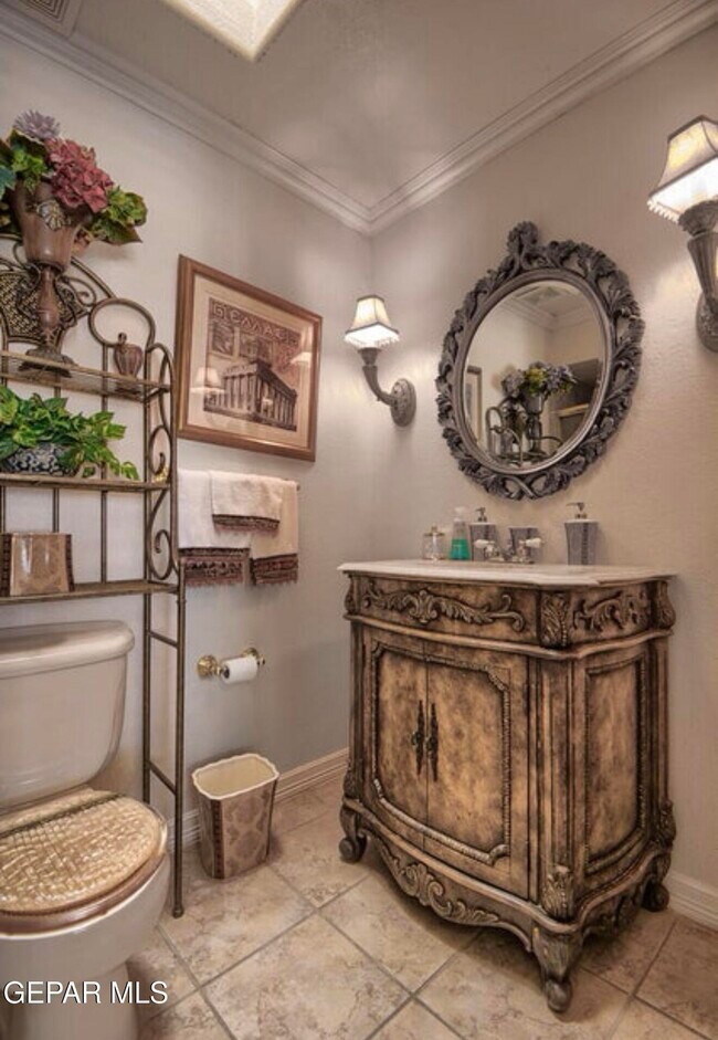 Building Photo - 1933 Gus Moran St