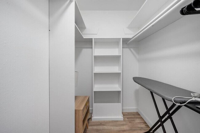 Building Photo - 6413 Chimney Creek Cir