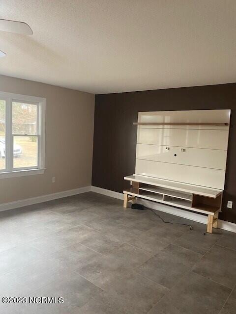Building Photo - 6433 Country Club Dr
