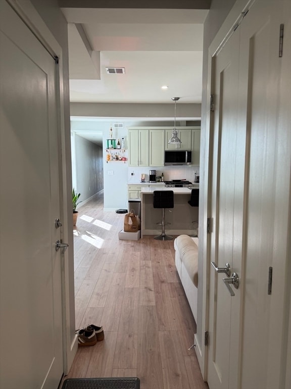 Building Photo - 415 E 7th St