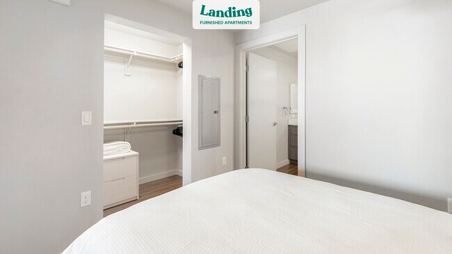 Building Photo - 2211 E Orangewood Ave